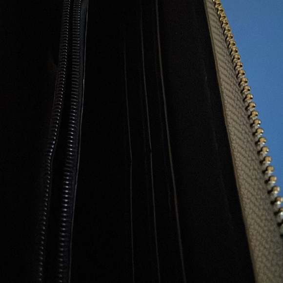 Silver Textured Wallet - Picture 2 of 7